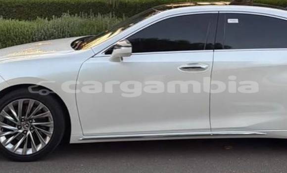 اشتري مستعمل Lexus ES White سيارة في Banjul في Banjul اشتري مستعمل Lexus ES White سيارة في Banjul في Banjul