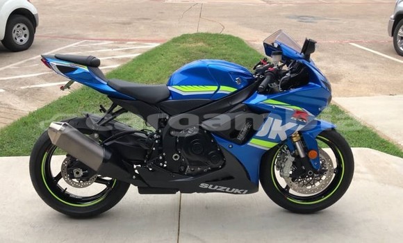 اشتري مستعمل Suzuki GSX–R Blue دراجة نارية في Banjul في Banjul