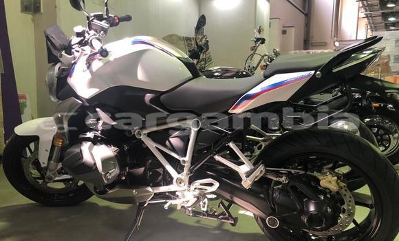 اشتري مستعمل BMW R White دراجة نارية في Banjul في Banjul