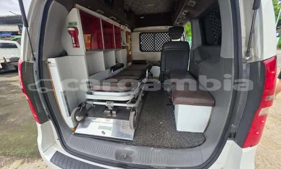 Acheter Occasion Voiture Hyundai Starex Blanc à Banjul, Banjul Acheter Occasion Voiture Hyundai Starex Blanc à Banjul, Banjul