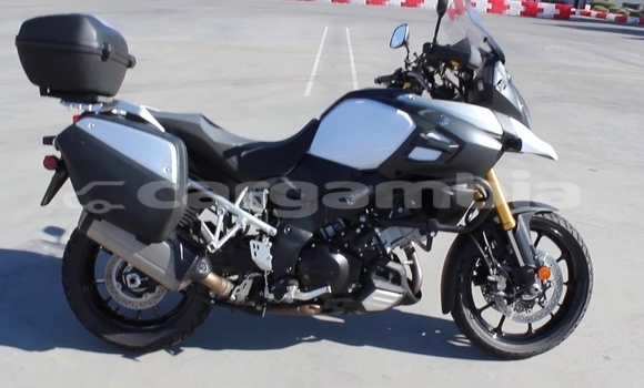 اشتري مستعمل Suzuki V-Strom White دراجة نارية في Banjul في Banjul