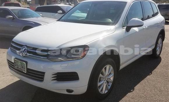 اشتري مستعمل Volkswagen Touareg White سيارة في Gambissara في Basse اشتري مستعمل Volkswagen Touareg White سيارة في Gambissara في Basse