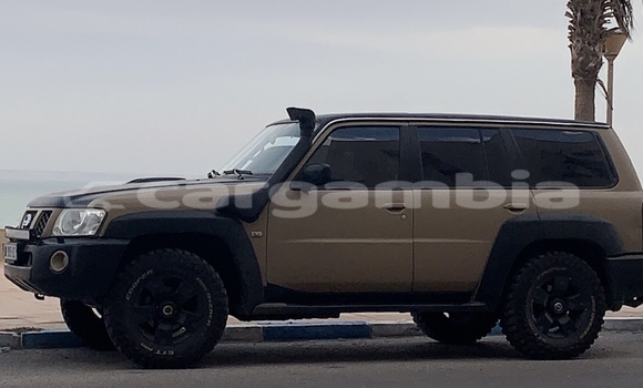 اشتري مستعمل Nissan Patrol Brown سيارة في Serekunda في Kanifing