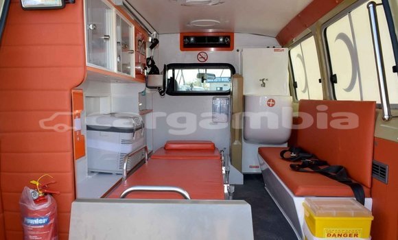 اشتري جديد Toyota Land Cruiser Beige سيارة في Bakau في Kanifing اشتري جديد Toyota Land Cruiser Beige سيارة في Bakau في Kanifing