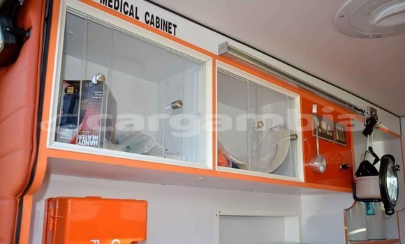 اشتري جديد Toyota Land Cruiser Beige سيارة في Bakau في Kanifing اشتري جديد Toyota Land Cruiser Beige سيارة في Bakau في Kanifing