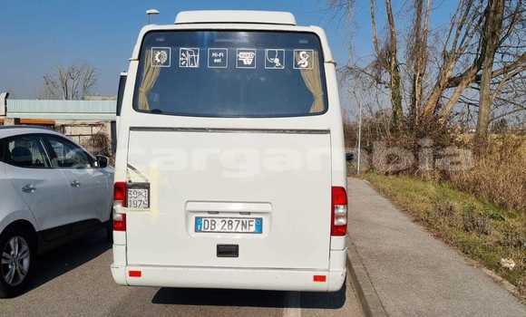 اشتري مستعمل Mercedes Viano White سيارة في Serekunda في Kanifing