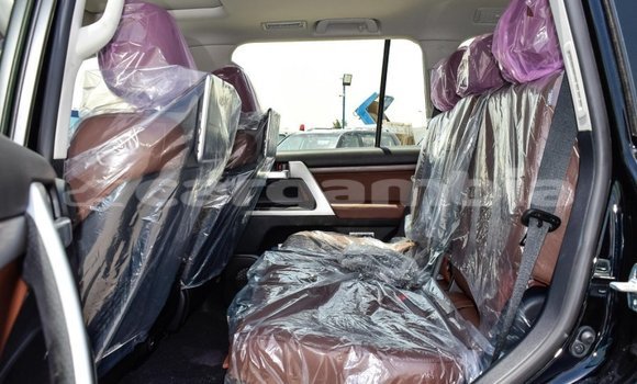 اشتري جديد Toyota Land Cruiser Black سيارة في Bakau في Kanifing اشتري جديد Toyota Land Cruiser Black سيارة في Bakau في Kanifing