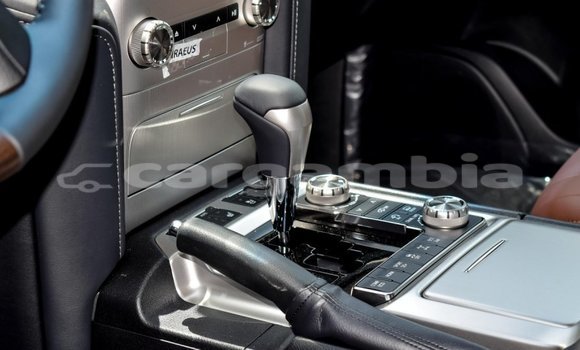 اشتري جديد Toyota Land Cruiser Black سيارة في Bakau في Kanifing اشتري جديد Toyota Land Cruiser Black سيارة في Bakau في Kanifing