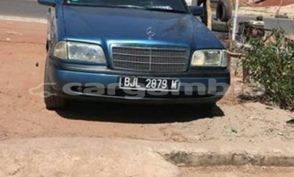 اشتري مستعمل Mercedes-Benz E-klasse Blue سيارة في Farafenni في Kerewan