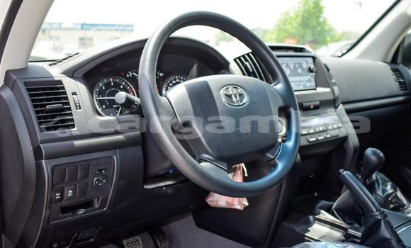 اشتري جديد Toyota Land Cruiser White سيارة في Bakau في Kanifing اشتري جديد Toyota Land Cruiser White سيارة في Bakau في Kanifing