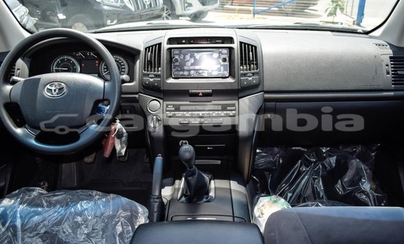 اشتري جديد Toyota Land Cruiser White سيارة في Bakau في Kanifing اشتري جديد Toyota Land Cruiser White سيارة في Bakau في Kanifing