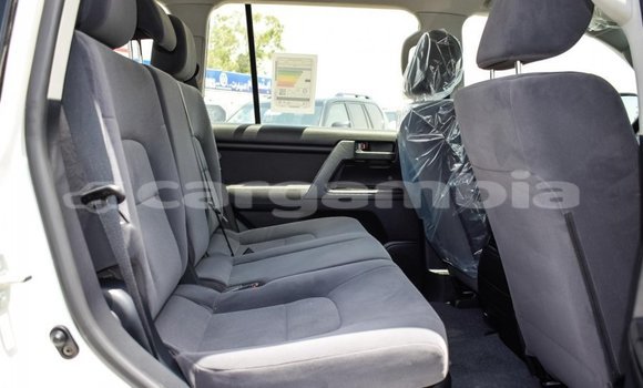 اشتري جديد Toyota Land Cruiser White سيارة في Bakau في Kanifing اشتري جديد Toyota Land Cruiser White سيارة في Bakau في Kanifing
