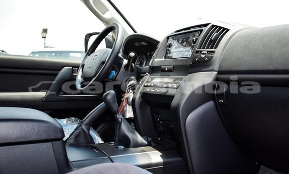 اشتري جديد Toyota Land Cruiser White سيارة في Bakau في Kanifing اشتري جديد Toyota Land Cruiser White سيارة في Bakau في Kanifing