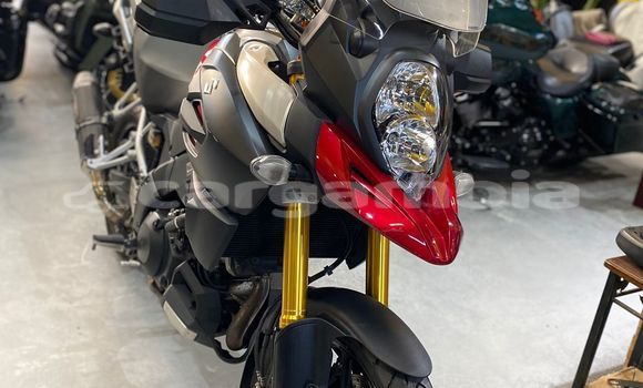 اشتري مستعمل Suzuki V-Strom Red دراجة نارية في Banjul في Banjul