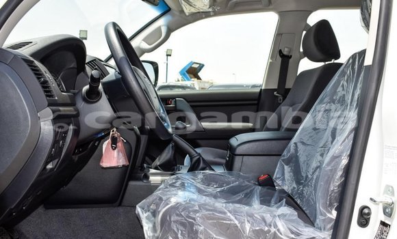 اشتري جديد Toyota Land Cruiser White سيارة في Bakau في Kanifing اشتري جديد Toyota Land Cruiser White سيارة في Bakau في Kanifing