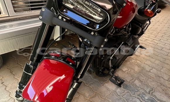 اشتري مستعمل Harley Davidson Dyna Red دراجة نارية في Banjul في Banjul