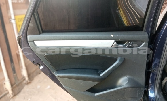 اشتري مستعمل Volkswagen Passat Blue سيارة في Brufut في Brikama