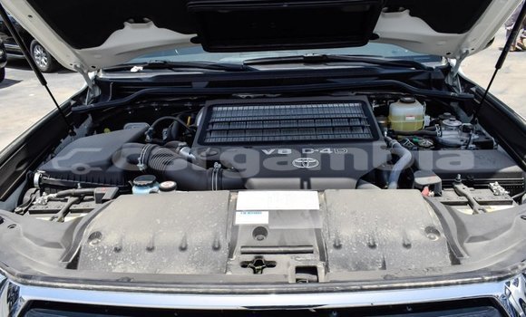 اشتري جديد Toyota Land Cruiser White سيارة في Bakau في Kanifing اشتري جديد Toyota Land Cruiser White سيارة في Bakau في Kanifing