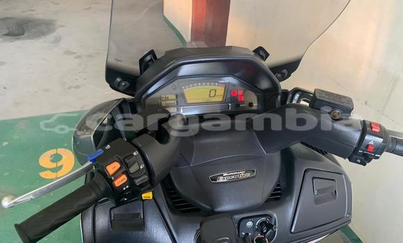 Acheter Occasion Moto Suzuki Boulevard Noir à Banjul, Banjul Acheter Occasion Moto Suzuki Boulevard Noir à Banjul, Banjul