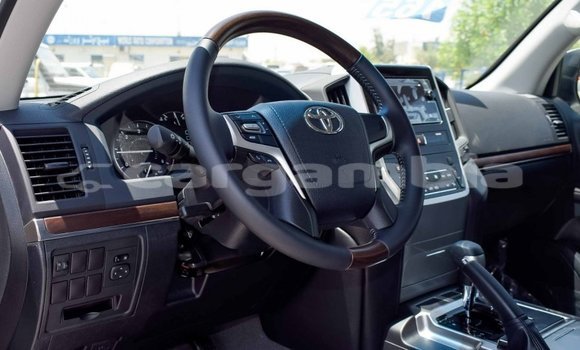 اشتري جديد Toyota Land Cruiser White سيارة في Bakau في Kanifing اشتري جديد Toyota Land Cruiser White سيارة في Bakau في Kanifing