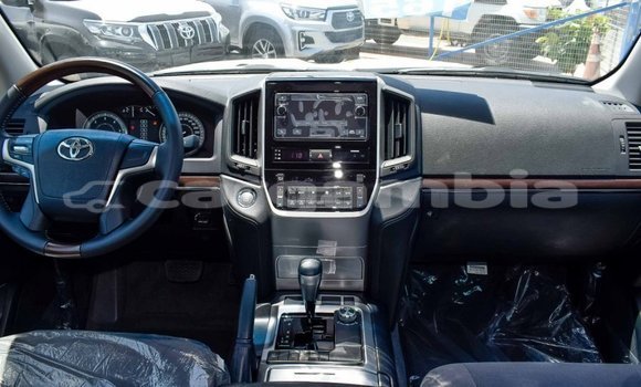اشتري جديد Toyota Land Cruiser White سيارة في Bakau في Kanifing اشتري جديد Toyota Land Cruiser White سيارة في Bakau في Kanifing