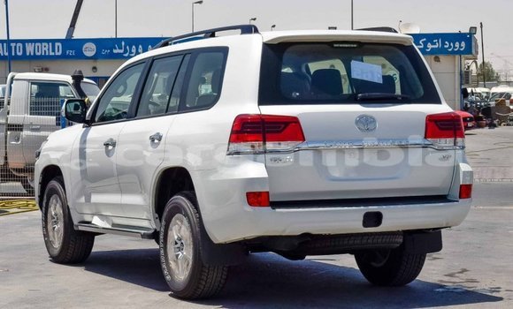 اشتري جديد Toyota Land Cruiser White سيارة في Bakau في Kanifing اشتري جديد Toyota Land Cruiser White سيارة في Bakau في Kanifing