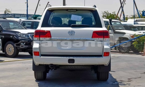 اشتري جديد Toyota Land Cruiser White سيارة في Bakau في Kanifing اشتري جديد Toyota Land Cruiser White سيارة في Bakau في Kanifing