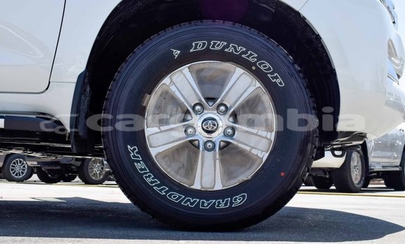 اشتري جديد Toyota Land Cruiser White سيارة في Bakau في Kanifing اشتري جديد Toyota Land Cruiser White سيارة في Bakau في Kanifing