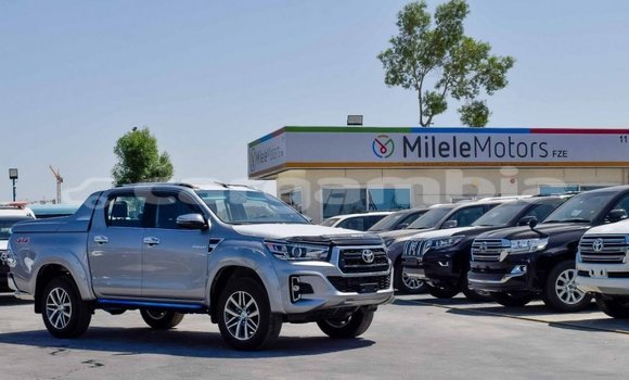 اشتري جديد Toyota Hilux Silver سيارة في Bakau في Kanifing