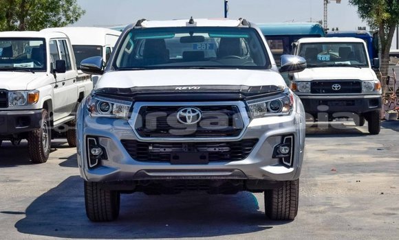 اشتري جديد Toyota Hilux Silver سيارة في Bakau في Kanifing اشتري جديد Toyota Hilux Silver سيارة في Bakau في Kanifing