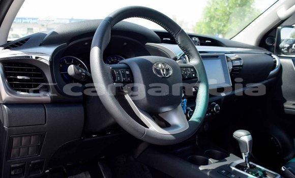 اشتري جديد Toyota Hilux Silver سيارة في Bakau في Kanifing اشتري جديد Toyota Hilux Silver سيارة في Bakau في Kanifing