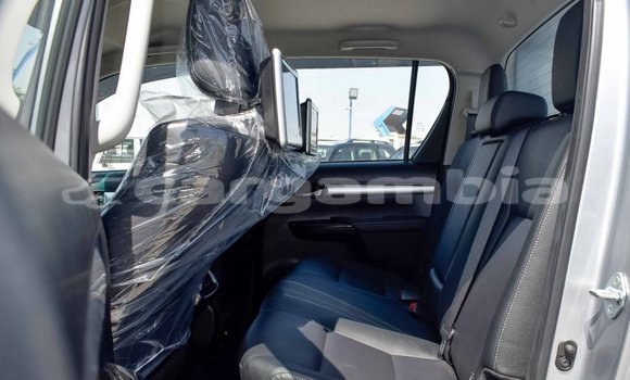 اشتري جديد Toyota Hilux Silver سيارة في Bakau في Kanifing اشتري جديد Toyota Hilux Silver سيارة في Bakau في Kanifing