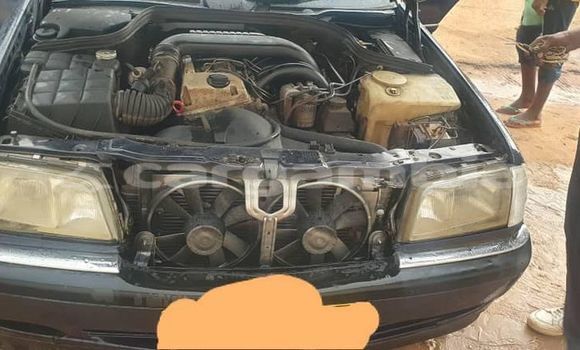 Acheter Occasion Voiture Mercedes-Benz 190 SL Noir à Banjul, Banjul Acheter Occasion Voiture Mercedes-Benz 190 SL Noir à Banjul, Banjul