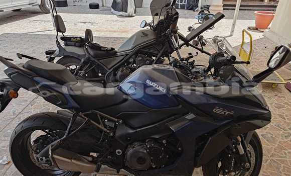 اشتري مستعمل Suzuki GSX Blue دراجة نارية في Banjul في Banjul