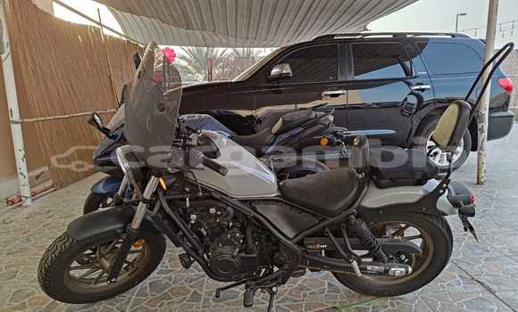 اشتري مستعمل Honda Rebel Silver دراجة نارية في Banjul في Banjul
