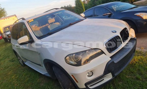 اشتري مستعمل BMW X5 White سيارة في Banjul في Banjul