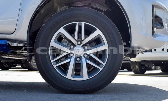 اشتري جديد Toyota Hilux Silver سيارة في Bakau في Kanifing اشتري جديد Toyota Hilux Silver سيارة في Bakau في Kanifing
