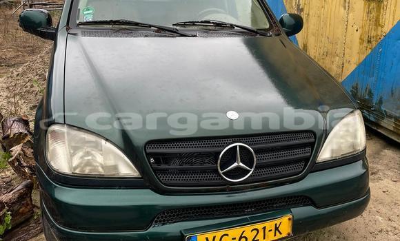 اشتري مستعمل Mercedes-Benz M-klasse Green سيارة في Banjul في Banjul