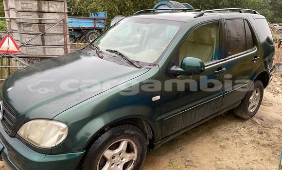 Dieundeu Occasion Mercedes-Benz M-klasse Green Auto in Banjul in Banjul Dieundeu Occasion Mercedes-Benz M-klasse Green Auto in Banjul in Banjul