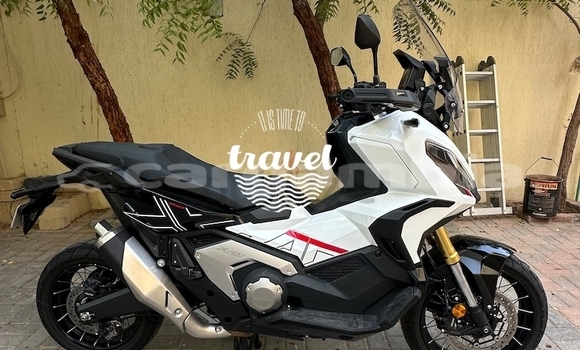 Buy Used Honda X-ADV White Bike in Banjul in Banjul Buy Used Honda X-ADV White Bike in Banjul in Banjul