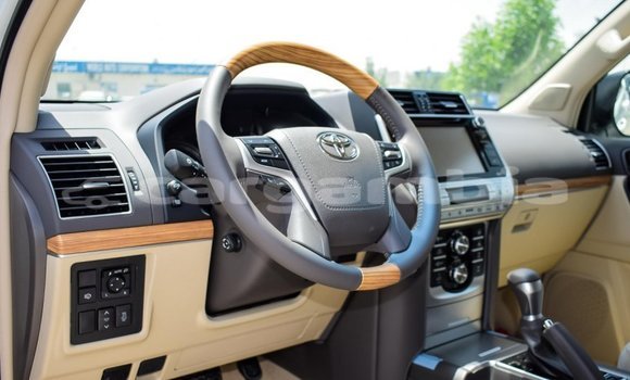 اشتري جديد Toyota Land Cruiser Prado White سيارة في Bakau في Kanifing اشتري جديد Toyota Land Cruiser Prado White سيارة في Bakau في Kanifing