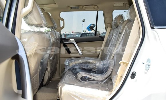 اشتري جديد Toyota Land Cruiser Prado White سيارة في Bakau في Kanifing اشتري جديد Toyota Land Cruiser Prado White سيارة في Bakau في Kanifing