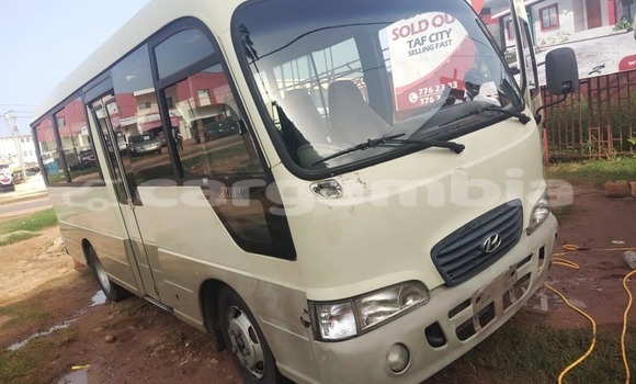 اشتري مستعمل Toyota HiAce Other شاحنة في Brufut في Brikama