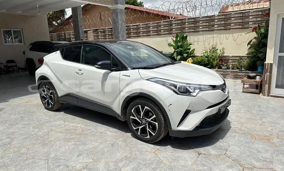 Buy Used Toyota Harrier White Car in Brufut in Brikama