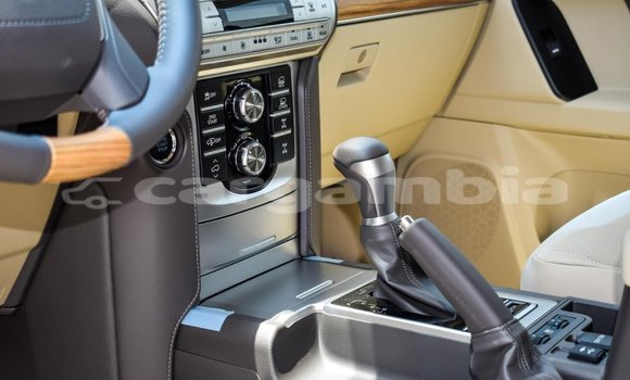 اشتري جديد Toyota Land Cruiser Prado White سيارة في Bakau في Kanifing اشتري جديد Toyota Land Cruiser Prado White سيارة في Bakau في Kanifing
