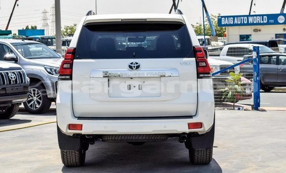 اشتري جديد Toyota Land Cruiser Prado White سيارة في Bakau في Kanifing اشتري جديد Toyota Land Cruiser Prado White سيارة في Bakau في Kanifing