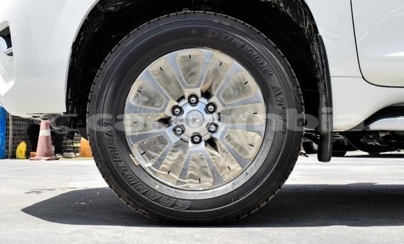 اشتري جديد Toyota Land Cruiser Prado White سيارة في Bakau في Kanifing اشتري جديد Toyota Land Cruiser Prado White سيارة في Bakau في Kanifing
