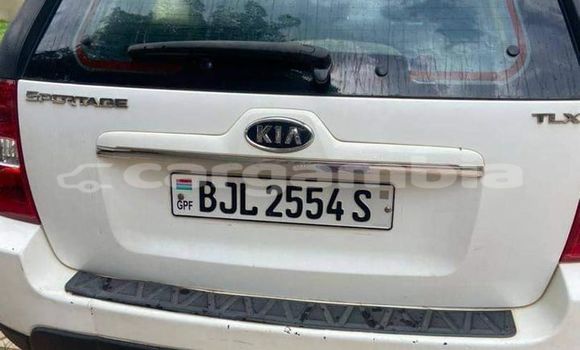 Buy Used Kia Carens White Car in Brikama in Brikama Buy Used Kia Carens White Car in Brikama in Brikama