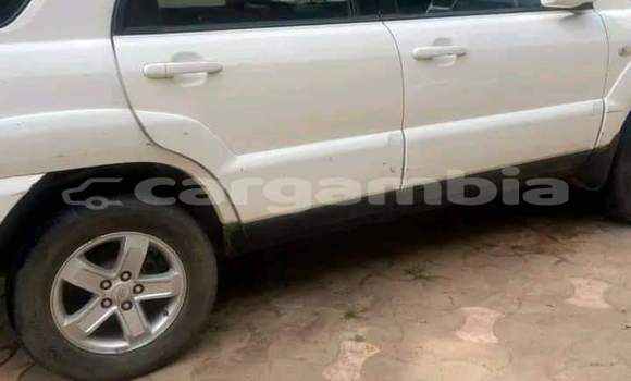 Buy Used Kia Carens White Car in Brikama in Brikama Buy Used Kia Carens White Car in Brikama in Brikama