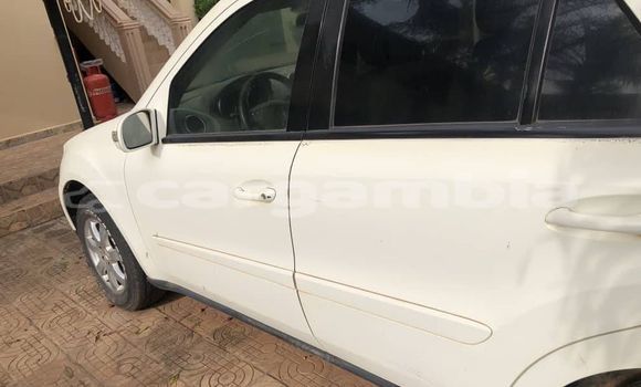 اشتري مستعمل Toyota Matrix White سيارة في Banjul في Banjul